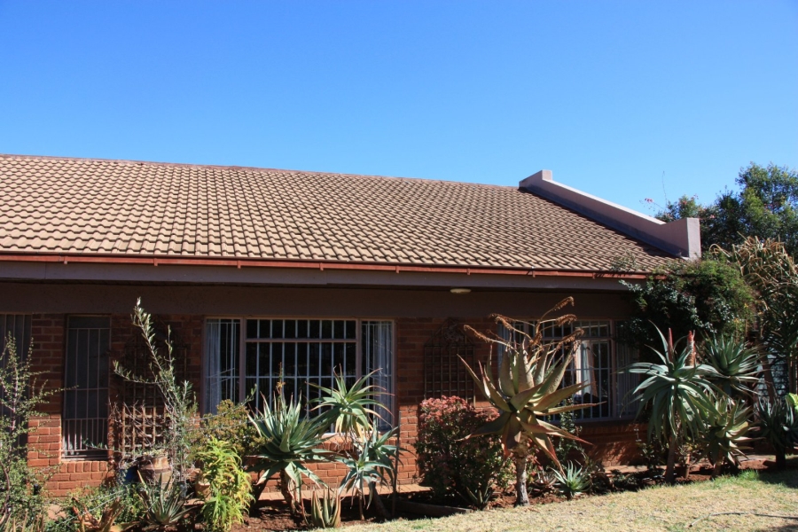 4 Bedroom Property for Sale in Langenhovenpark Free State